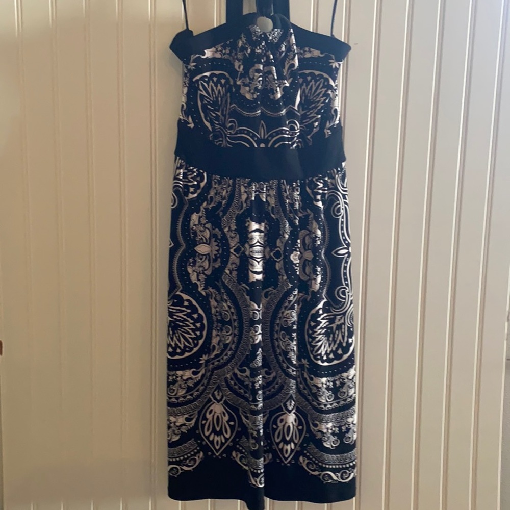 Summer dress. Black and white.